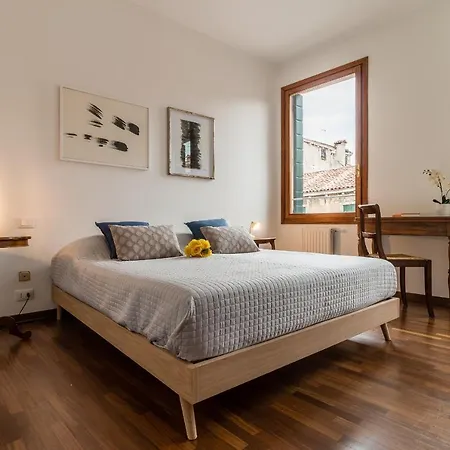 Spirito Santo Canal View Apartment Venice