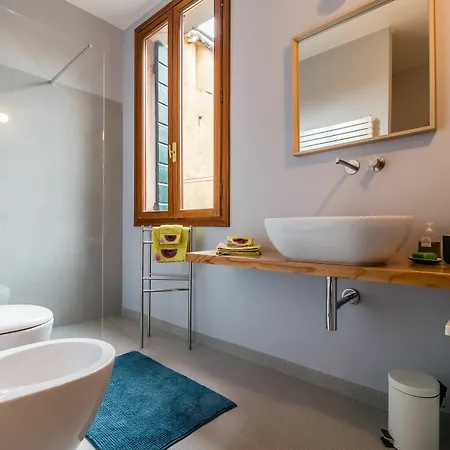 Apartment Spirito Santo Canal View By Lionhost Venice